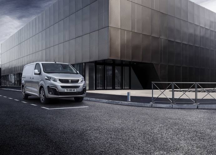 El nuevo Peugeot Expert ofrece hasta 6,6 m3 de volumen útil y 1.400 Kg de carga útil.