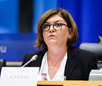 La nueva Comisaria de Transportes, Adina Vâlean, expone sus prioridades para la nueva legislatura