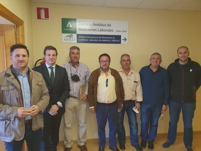Direbús España y su asociación Unibús Jaén debaten sobre el convenio jienense