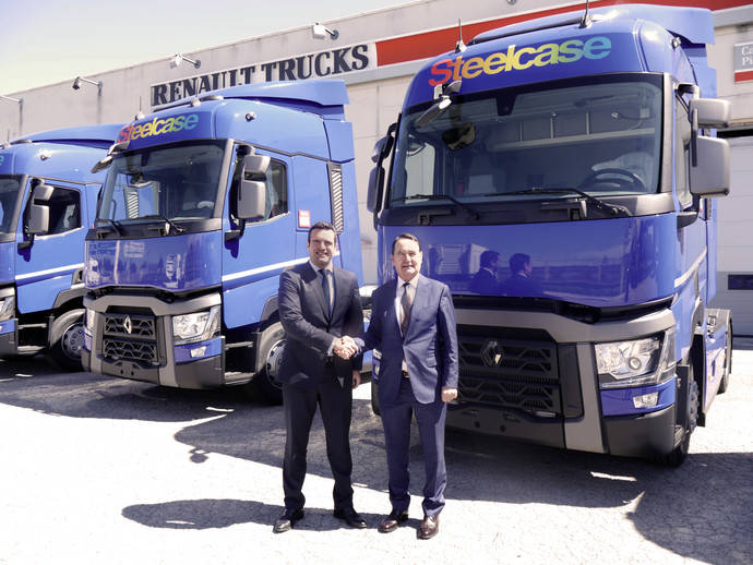 Renault Trucks entrega a Segovia e Hijos nuevos vehículos