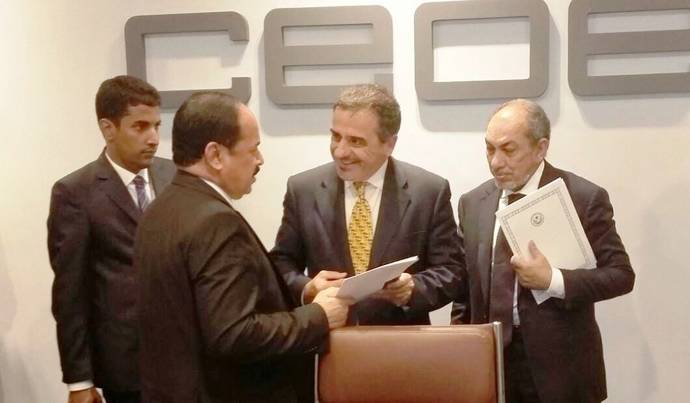 Ramón Valdivia entrega el Mandato de la ONU a Hamadi Ould Meimou.