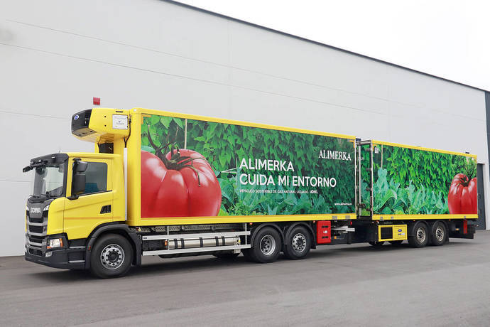 Un camión de Alimerka, propulsado por gas natural.