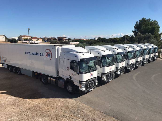 Los nuevos camiones adquiridos por Hermanos Marín.