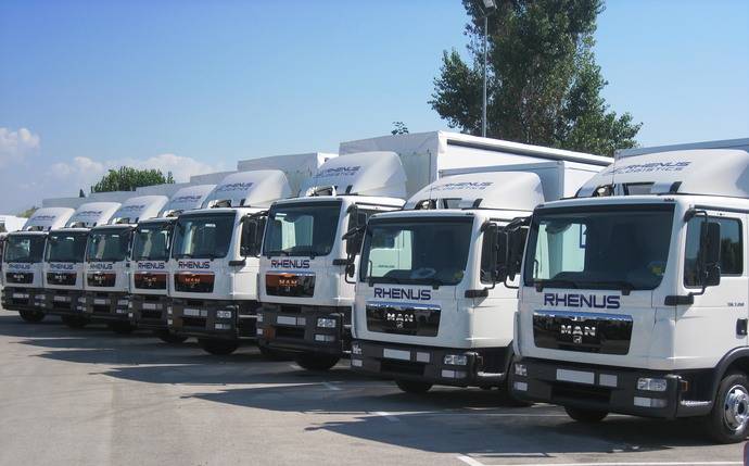 Varios camiones del grupo Rhenus.