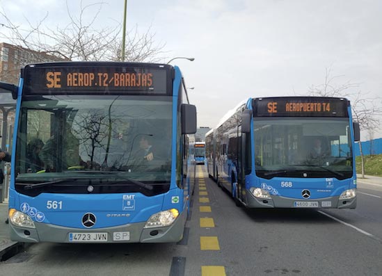 Los autobuses de la línea sustitutoria de la EMT de Madrid.