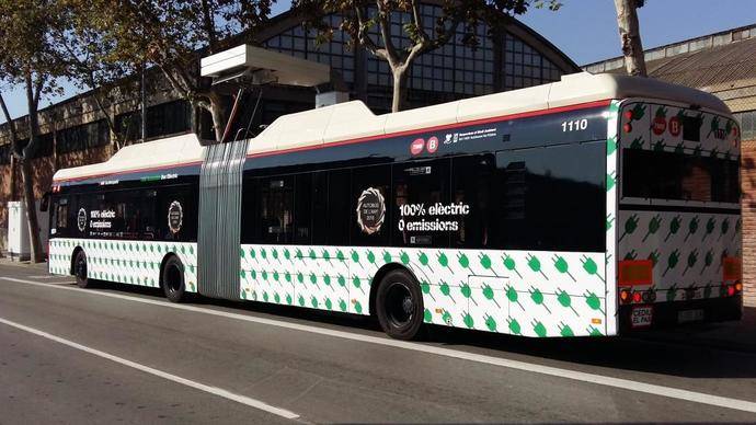 Autobuses articulados eléctricos de TMB simulan rutas