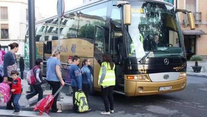 Andalucía exige la devolución urgente de los avales del transporte escolar