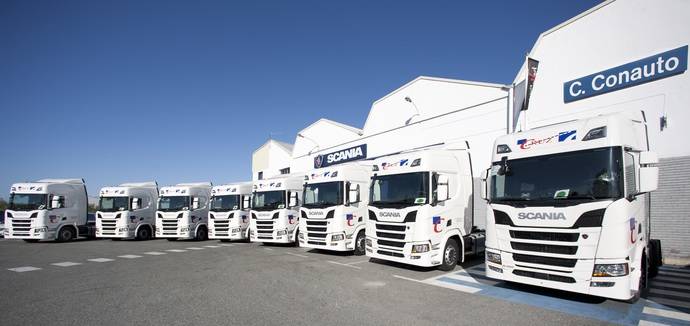 Los nuevos camiones de Transportes Cruz.