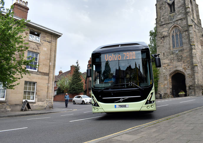 60% de usuarios británicos, dispuestos a adoptar red de autobuses 100% eléctrica