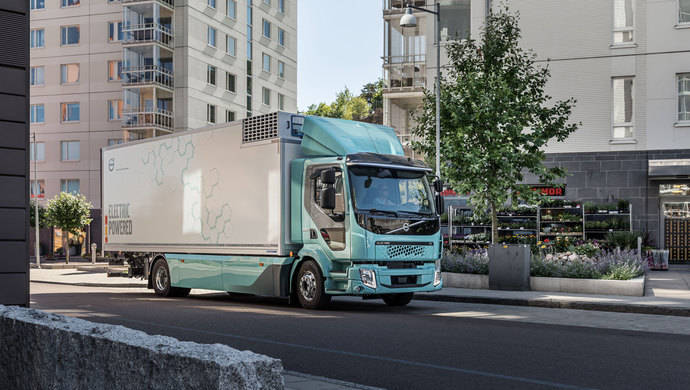 Los camiones Volvo FL Electric y Volvo FE Electric han sido desarrollados para la distribución, la gestión de residuos y otras aplicaciones de transporte urbano. 