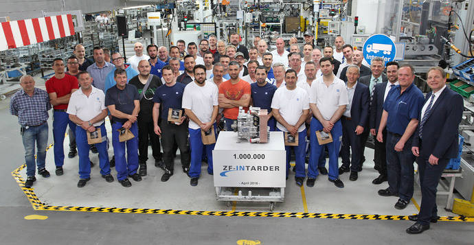 ZF-Intarder festeja su aniversario de producción, más de un millón de unidades