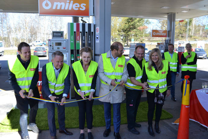 Inauguración de a nueva estación de servicio de HVO para los empleados de Scania en Södertälje, Suecia.