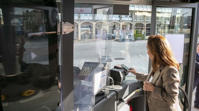 A Coruña estrena la aplicación móvil para pagar su autobús urbano