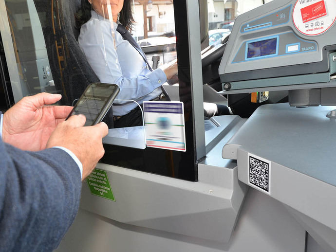 Valdemoro comienza a implantar el pago con tarjeta en los autobuses urbanos