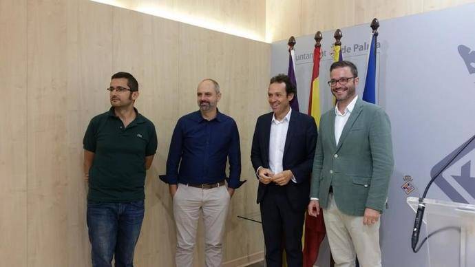 Representantes del gobierno balear y del Ayuntamiento de Palma.