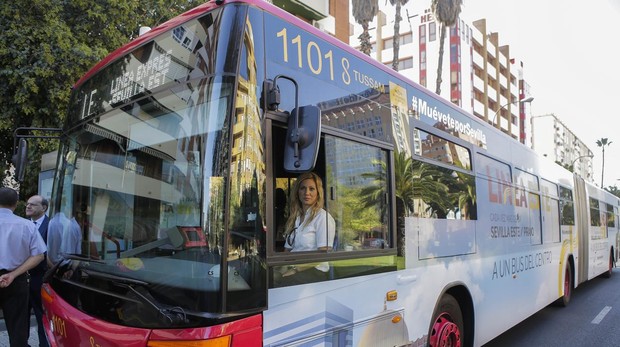 Un autobús de transporte público de la ciudad de Sevilla.