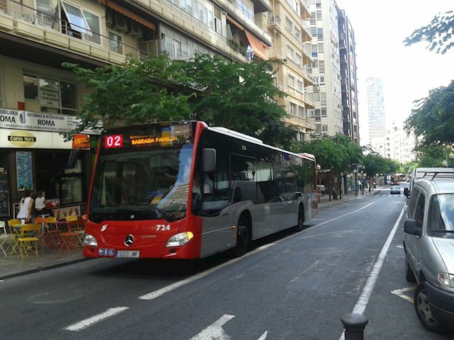 Un autobús urbano de la ciudad de Alicante.