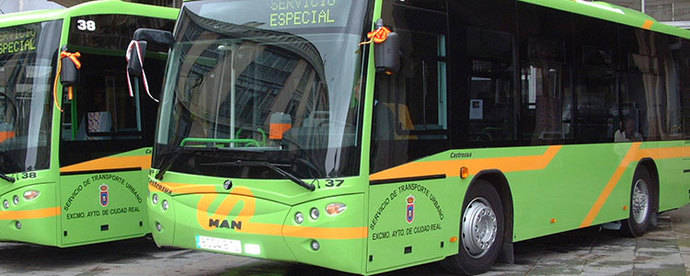 Dos autobuses urbanos de Ciudad Real.