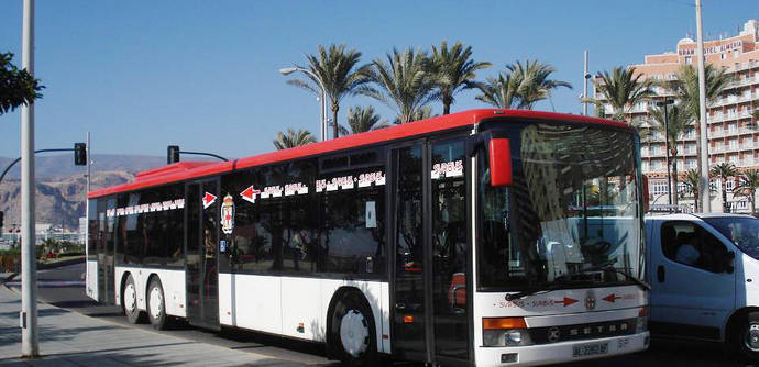 Un autobús de la ciudad de Almería.