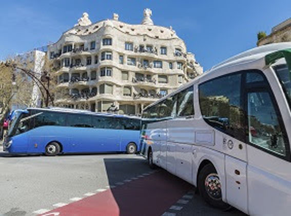 El RACC recomienda restringir el acceso de autocares turísticos privados entre las calles Numancia y Sardenya de Barcelona