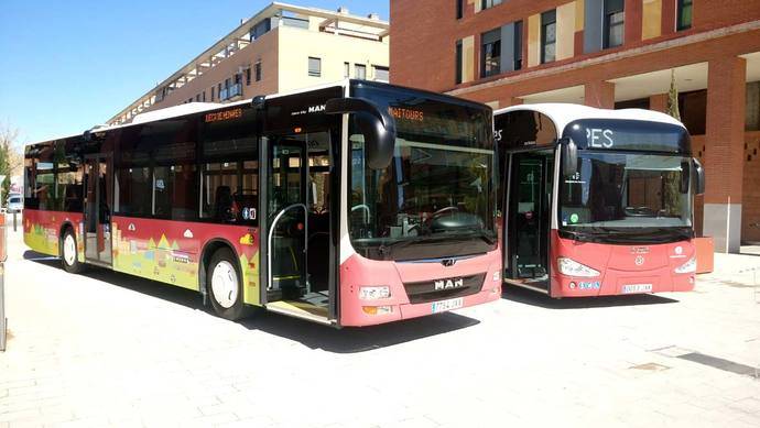 Los dos nuevos vehículos que recorrerán las calles de Azuqueca de Henares.