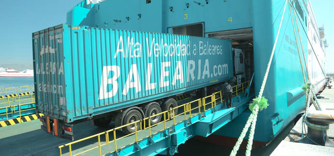 Baleària transporta más de 530.000 tráileres en 10 años de Barcelona-Palma