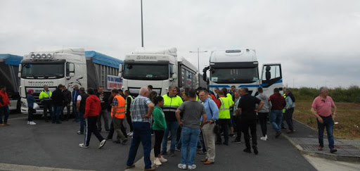 Transportistas se manifiestan en Barcelona tras la aprobación de las ZBS