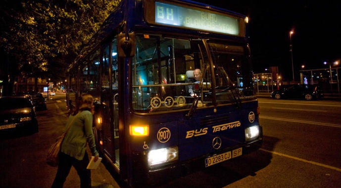 Un autobús nocturno asturiano.