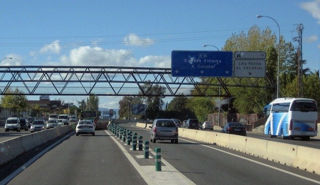 Varios autocares en una de las salidas de Madrid.