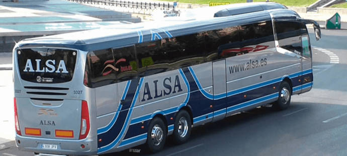 Un autocar de Alsa.