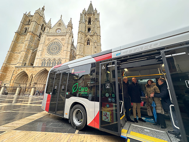 León incorpora tres nuevos autobuses urbanos de cero emisiones