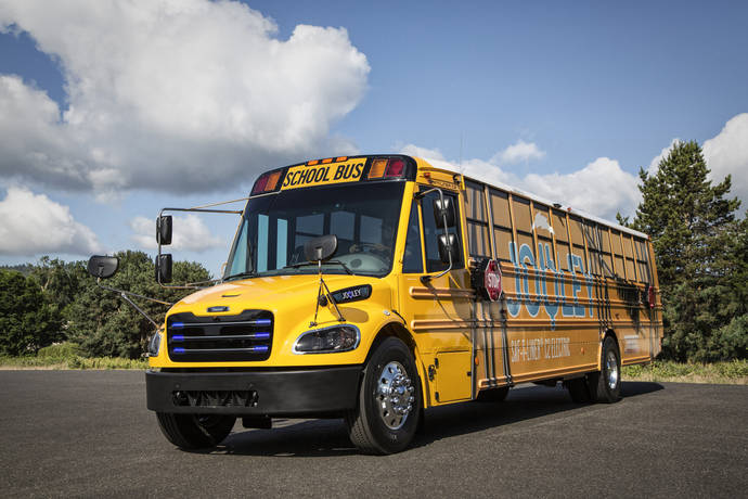 50 versiones totalmente eléctricas de los icónicos autobuses escolares negros y amarillos.