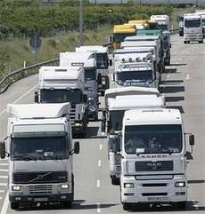 Las asociaciones de transportistas han acordado instar a la Ministra de Empleo para que rectifique la medida aprobada.