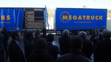 Schmitz Cargobull presenta el megacamión en España.