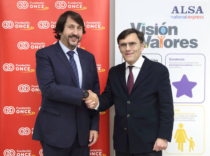 El consejero delegado de Alsa, Francisco Iglesias y el vicepresidente ejecutivo de Fundación Once, Alberto Durán.
