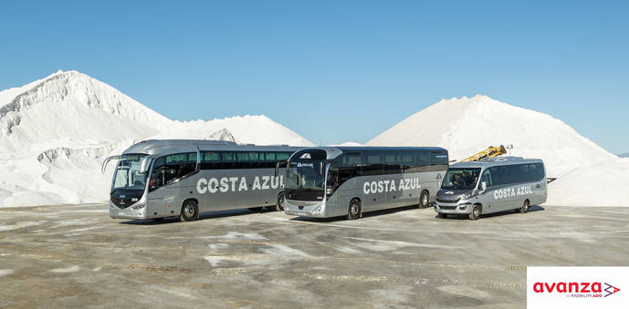 Varios autobuses de Autocares Costa Azul.