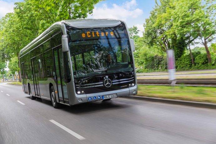 El autobús urbano eléctrico Mercedes-Benz eCitaro.