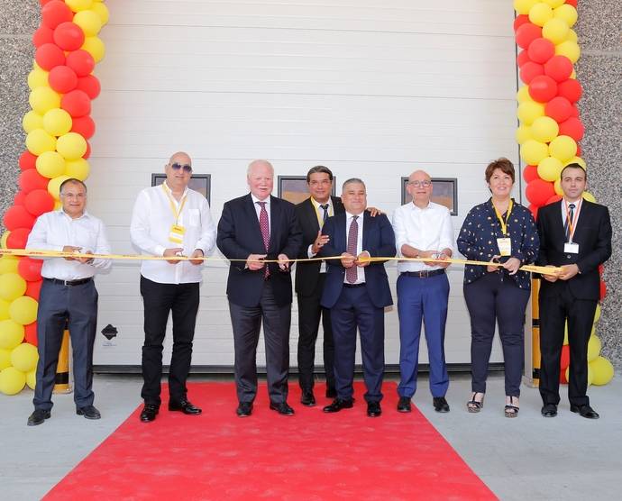 Momento de la inauguración del nuevo almacén turco de DHL.