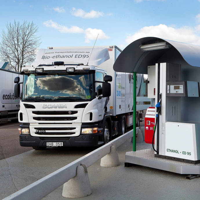 Un camión Scania equipado con el nuevo motor ED95 propulsado por bioetanol.