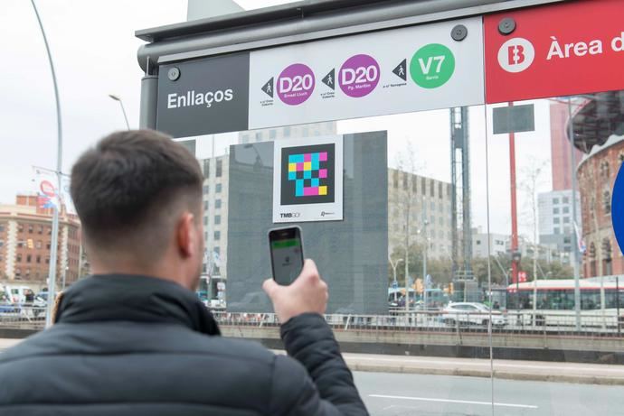 Barcelona, primera ciudad en señalizar los autobuses con etiquetas inteligentes