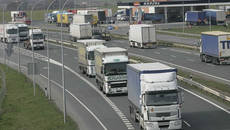 Imagen de archivo camiones circulando por carreteras europeas