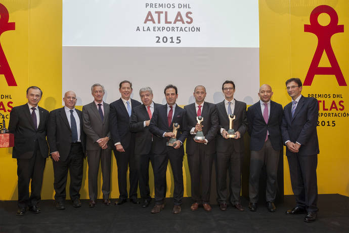 Ganadores de las tres categorías de los Premios DHL Atlas a la Exportación, junto con los miembros del jurado, directivos de DHL y el Secretario de Estado de Comercio.