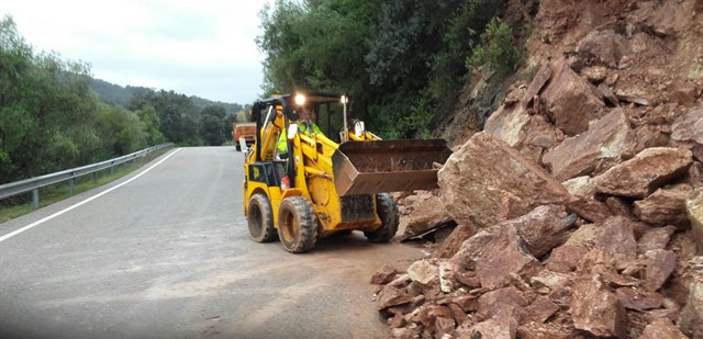 Las recientes lluvias han provocado desprendimientos de tierra en algunas carreteras andaluzas.