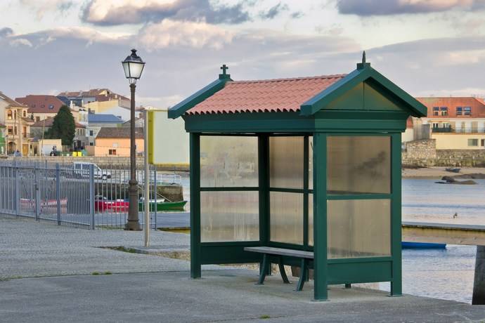 Una parada de autobús gallega.