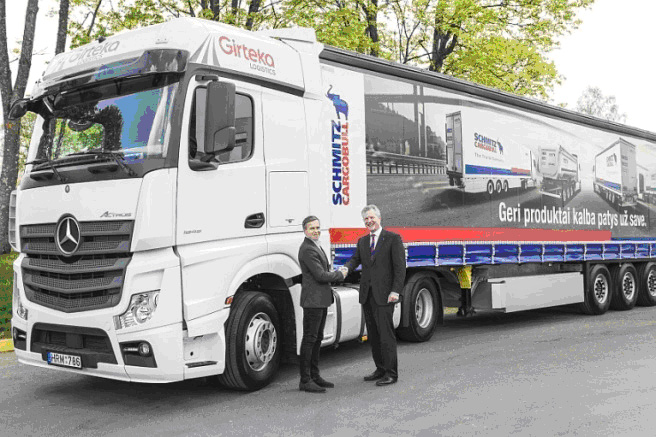 Mindaugas Raila, presidente de Girteka Logistics y Andreas Schmitz, presidente de Schmitz Cargobull AG.