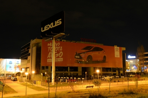 Como empresa participante, Toyota España apagará las luces y desconectará los aparatos electrónicos y los letreros luminosos de sus oficinas.