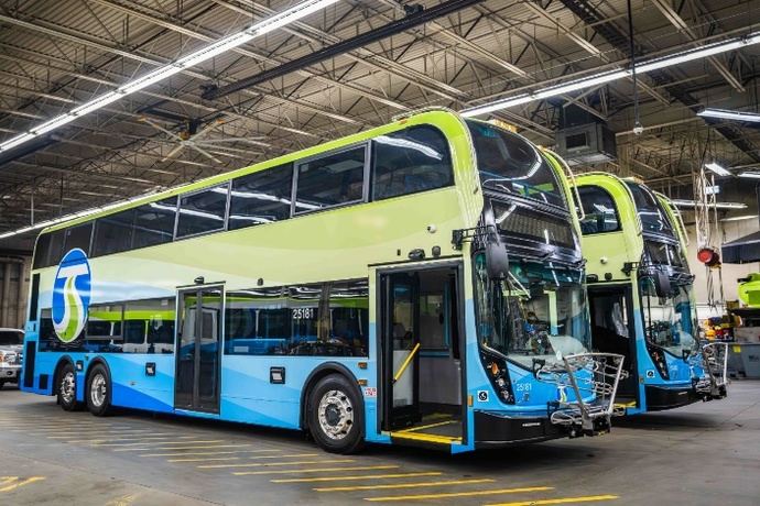 Alexander Dennis entrega el primer Enviro500 construido por BRM