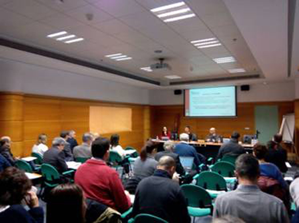 Medio centenar de empresas han participado en una sesión presidida por Janire Bijueska, Directora de Transporte del Gobierno Vasco.
