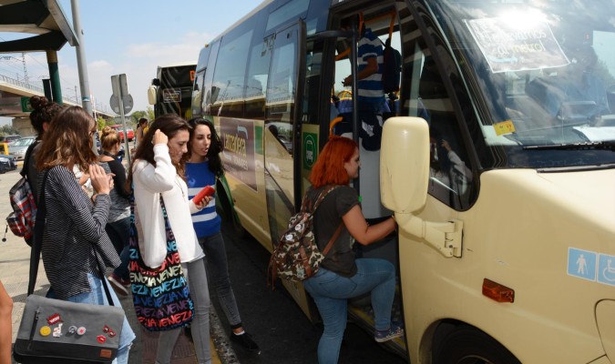 El Ayuntamiento de Tomares ya realizó una prueba satisfactoria del uso del bus lanzadera, en septiembre de 2016.