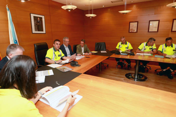 Imagen de la reunión entre Xunta y Guardia Civil.